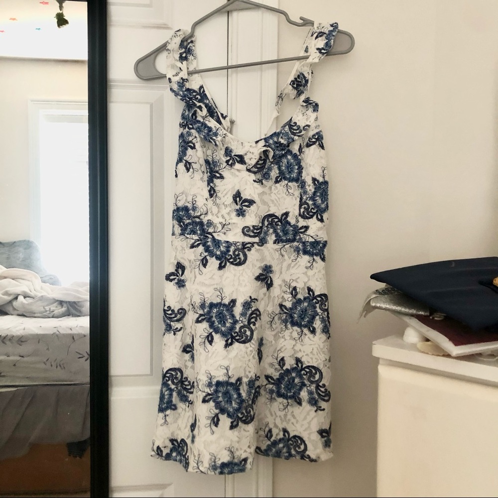 Forever 21 White and Blue Lace Embroidered Dress